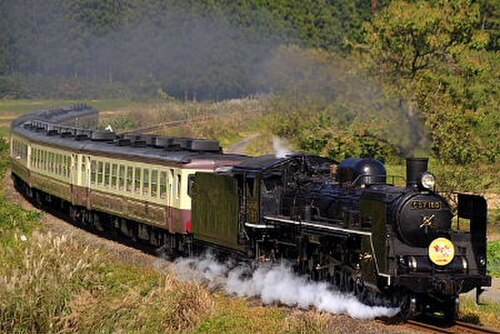 JR東日本 C57形蒸気機関車 C57 180号がSLばんえつ物語号で運行中（改修前のオリジナル塗装）