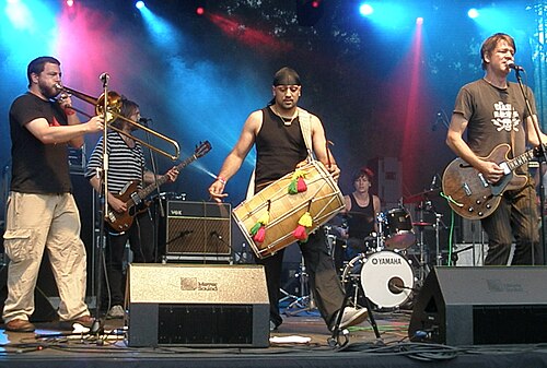 ポーランドのグディニャで開催されたGlobaltica World Culture FestivalでパフォーマンスするFirewater