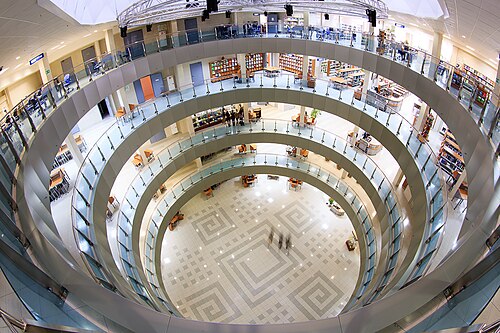 スルグト国立大学の図書館の内部