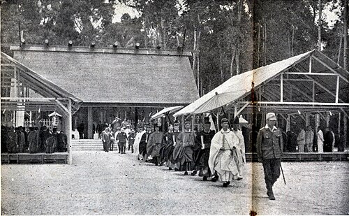 1943年に湘南神社を訪れた日本陸軍と海軍の将校たち