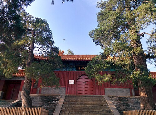 地区の南にある法海寺