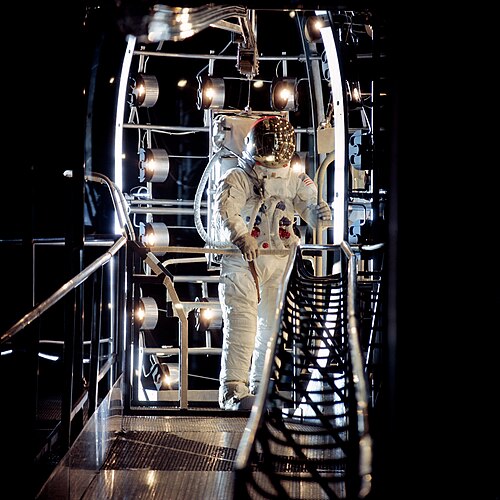 A thermal vacuum test of the Apollo A7L spacesuit system in 1968