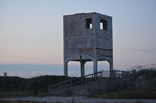 バンブルビー作戦の残骸であるトップセイル島の観測塔