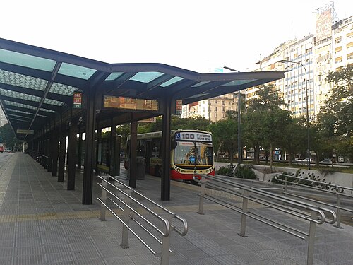 サンタフェ駅の100番バス
