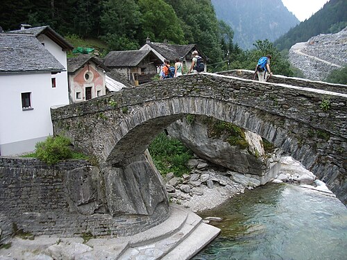 カランカのアルヴィゴ村の石橋