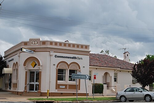 Commonwealth Bank, Molong: built 1930.[82]