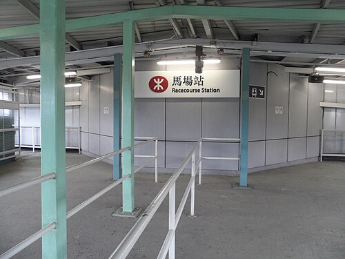 駅入口（ホーム方面）