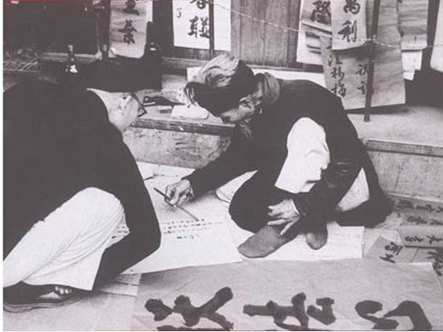 阮朝時代のベトナム人が書道を練習している様子。