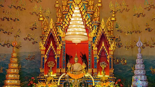 ランサーンのセタティラートによって鋳造された 3 つの仏像のうちの 1 つであるプラ サイは、タイのノンカイに住んでいます。