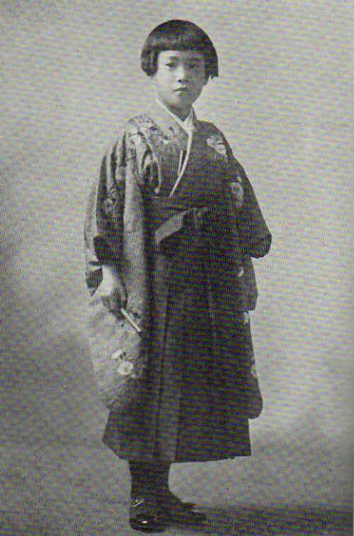 振袖と袴姿の皇女