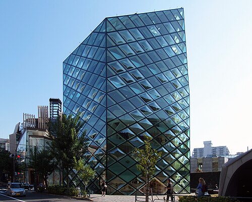 プラダ青山店（東京）、設計：ヘルツォーク＆ド・ムーロン（2003年）