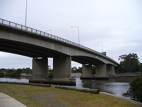 シルバーウォーター橋、2006 年、上流方向を望む。