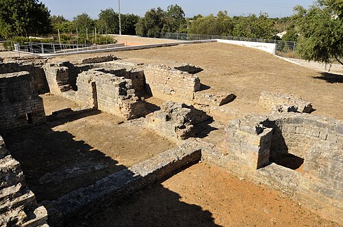 ミルレウの建物の露出した壁