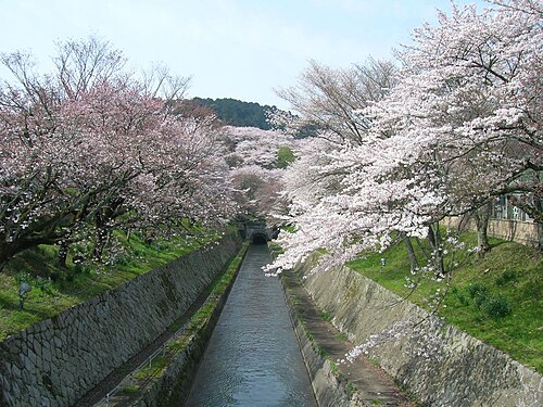 大津にある最初の運河トンネルの入口