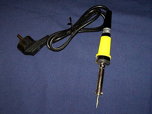 はんだごては、電子機器の作業でハンダを溶かすのに使用されます。