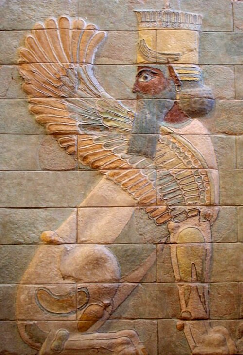 ペルシャ帝国時代のスーサにあるダレイオス大王の宮殿から出土した翼のあるスフィンクス（紀元前480年）