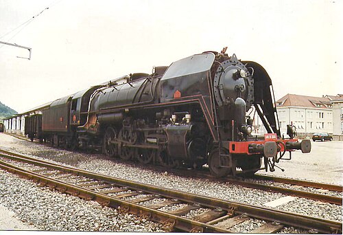 141.R.568 の左3/4 ビュー