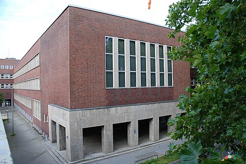 マックス・オフュルス広場デザイン学科