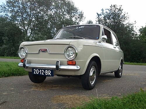 1966年式ネッカー・アドリア。この車は主にバッジの点で異なっていた。