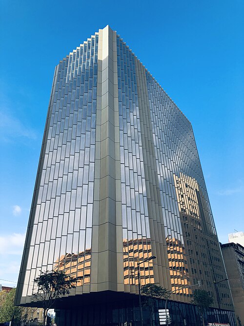 著作権は https://www.skinde.pt/pt/projetos/fpm41-edificio-de-escritorios-lisboa にあります
