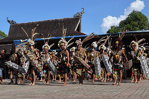 カリマンタンのダヤク戦争ダンス