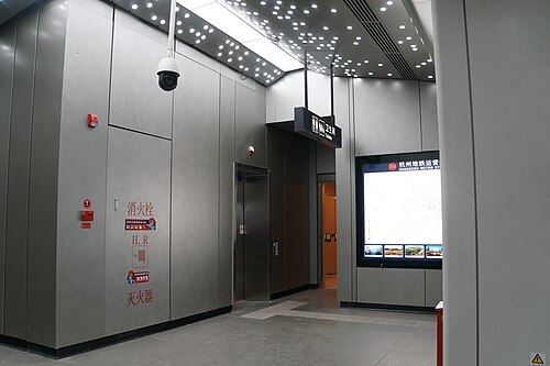 9号線のプラットフォームにはトイレがある