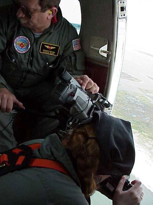 USGS 航空写真クルーがハリケーンの上陸後にデータを収集しています。