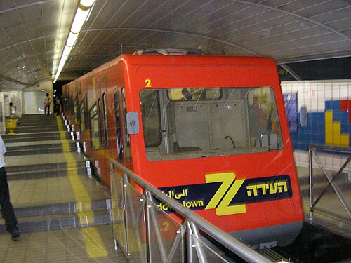 2017年の火災前のカルメリット列車