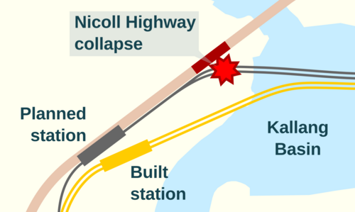 ニコル ハイウェイ付近の事故現場を示す地図。元の駅跡地につながる古い線路(灰色)に沿って記されている。この地図には現在の線路(オレンジ色)も示されており、移転後の駅跡地は元の駅跡地の南にある。