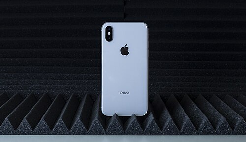 イスラエルの企業 Corephotonics が開発した技術であるデュアルレンズカメラを搭載した iPhone。