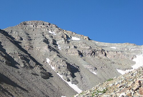 キャッスルピークはエルク山脈の最高峰であり、ロッキー山脈で 9 番目に高い山です。
