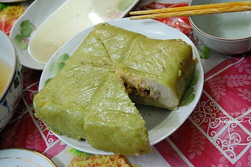バンチュンは緑豆と豚肉を詰めたおいしい餅で、通常は旧正月に食べられます。