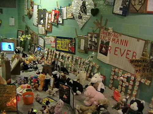 インゲボルグ・バッハマン祭壇、ベルリン・アレクサンダー広場駅（2006年）。