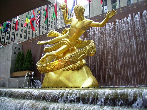新古典主義の影響 - ポール・マンシップ作「プロメテウス」（1936年）、金メッキブロンズ、ロックフェラーセンター、ニューヨーク市
