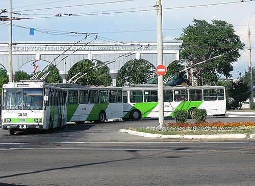 17番路線のシュコダ14Trトロリーバス（北駅Uターン）