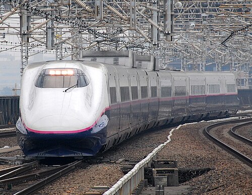 改装されたE2系列車セット