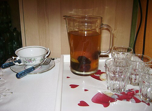 コンポット – ドライフルーツの伝統的な飲み物