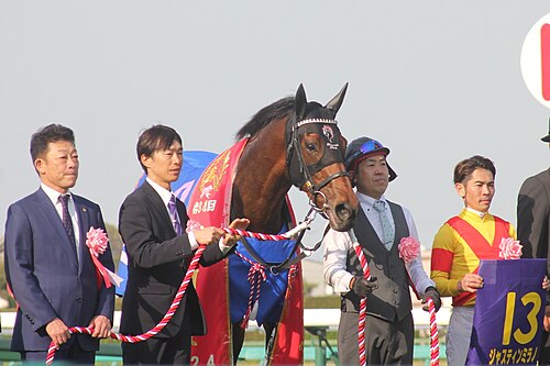 皐月賞優勝直後のジャスティン・ミラノ騎手とその関係者。