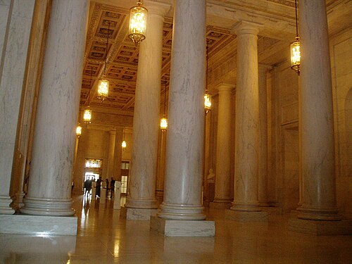 アメリカ合衆国最高裁判所の内部（実際の法廷を除く）。