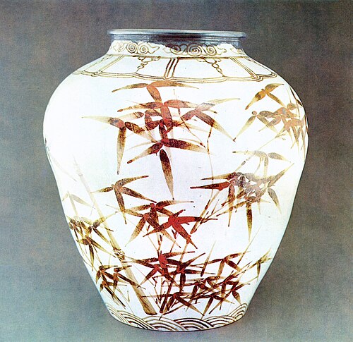 朝鮮時代の磁器壺、梅の花と竹の模様の酸化鉄