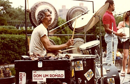 1980 年頃、セントラル パークで野外コンサートを開催するドン ウム ロマオ