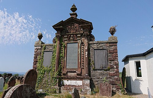彫刻された記念碑