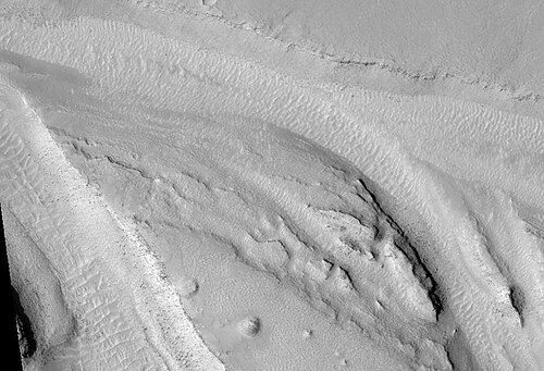 HiRISE が撮影した、フラド渓谷の流線型の島々
