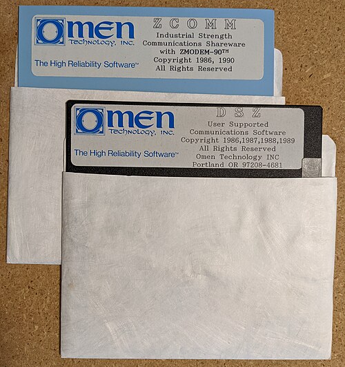 Omen Technology の ZComm および DSZ 製品のディスケット イメージ (1989 年~ 1990 年頃)