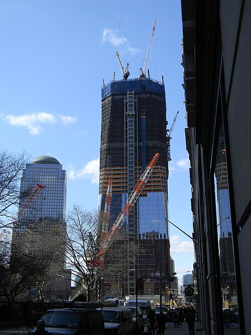 2011年3月19日、建設工事が60階に到達。