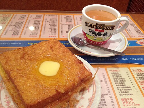 左がフレンチトースト、右がミルクティー