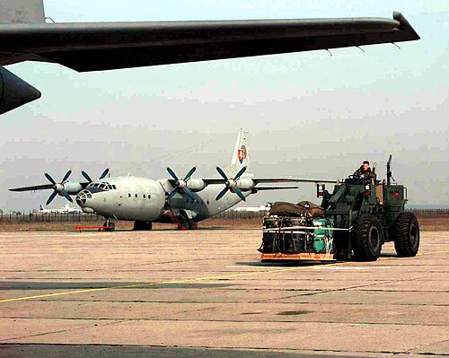 スロバキア空軍のAn-12が演習「協力キー'96」に参加