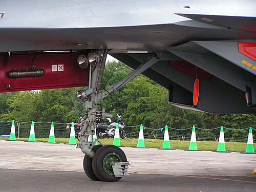 Su-30MKI航空機のノーズホイールオレオストラット