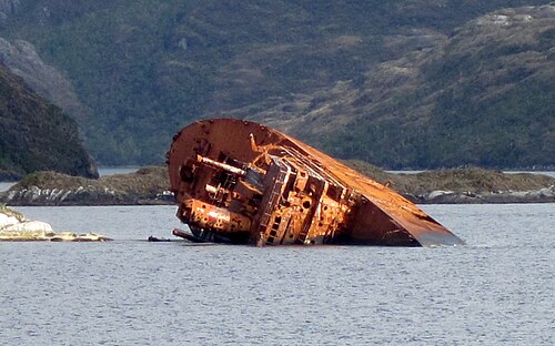 スミス海峡で難破したUSSリバーサイド（APA-102）