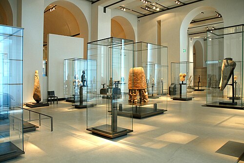 2000年に開館したパヴィヨン・デ・セッションでは、ケ・ブランリー美術館所蔵の非西洋美術作品が展示されている。